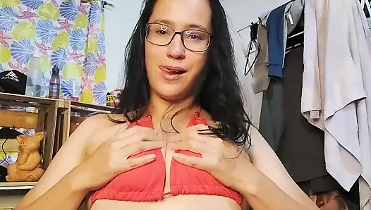 Joi kamu pengen banget ngasih aku kontol di bawah meja restoran