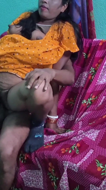 A Village Bhabhi Fucked by a college Student in Her Bed Room with Bengali Audio