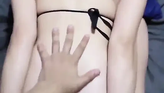 Ich gab meinem ehemann meinen arsch, ich konnte nicht widerstehen und rief seinen freund, es auch in meinen arsch zu stecken, ich war ganz eingebrochen und voll