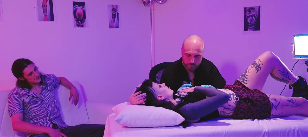 Tattoothreesome, She of Couple Cuckold Wants to Get Screwed by the Tattoo Artist