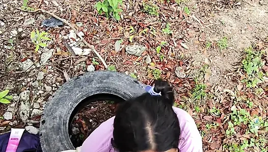 Aku pengen banget nyepong kontolnya dan minta dia ngentot aku di luar ruangan, aku suka banget