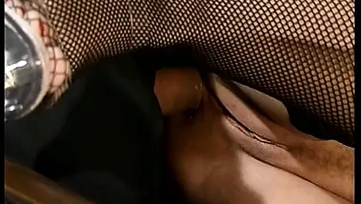 Almanya'dan orta yaşlı seksi kadın üç yollu çifte sikilmek için burada