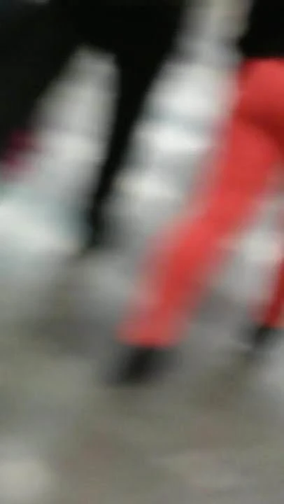 Nalgona en el metro
