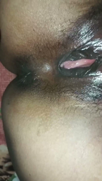 دامادم گیرم انداخت و انگشتشو توی کسم کرد، انگشتشو توی سوراخ کونم کرد، با کیر کلفتش کسمو گایید. | کلیپ 2