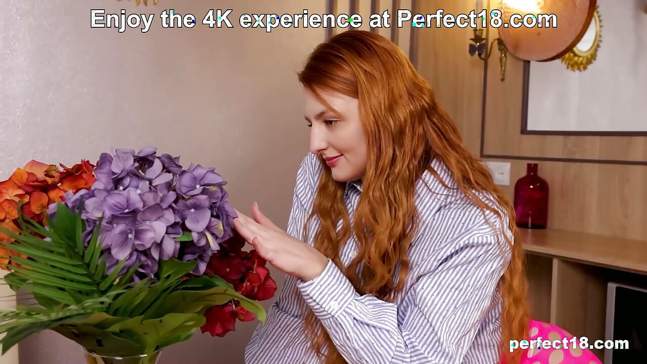 La plus douce des chéries Eva Foreva porte la robe en résille la plus salope chez Perfect18