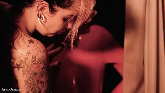 Ateşli çıplak lezbiyenler bedava porno videosu