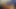 ベッドの上で彼女の体を愛撫する成熟した
