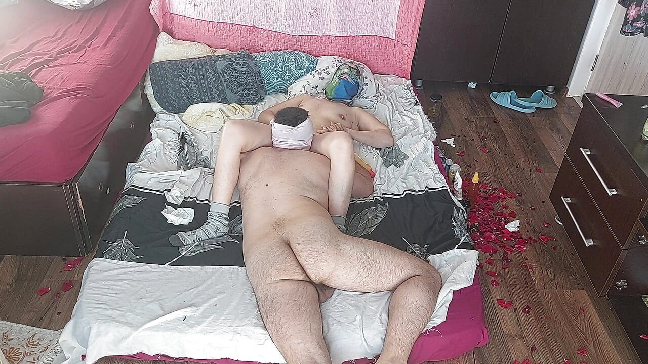 Lick the wife's juicy pussy until orgasm. Hot sex amateur couple. Sensual massage of a sexy couple with oil on the body.