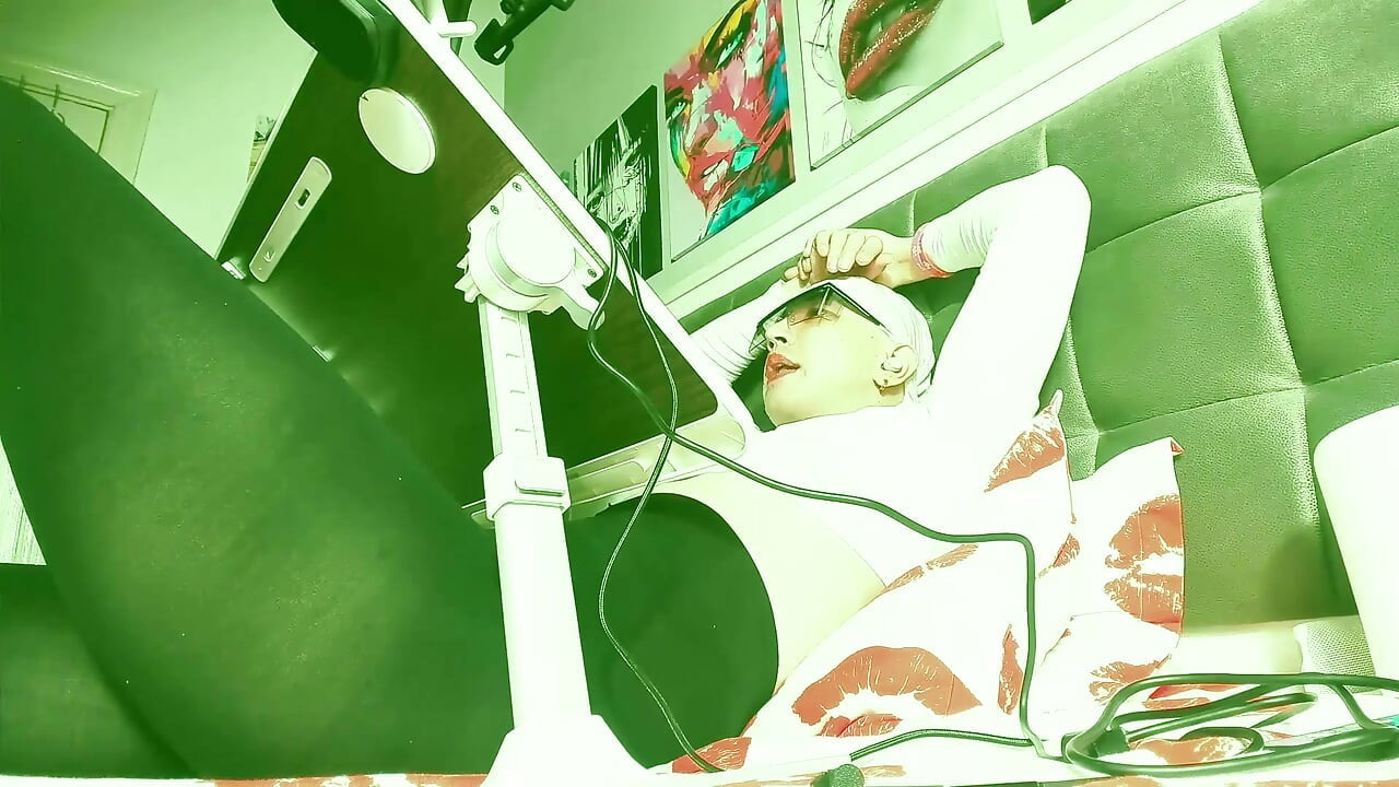 Secretary Says Me so Horny