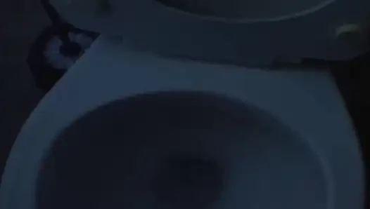 Ateşli esmer orta yaşlı seksi kadın retro havuzda sert parmaklanıyor