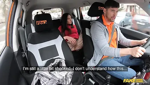 Fake Driving School - Nataly Gold попадает в машину, не надевая трусики