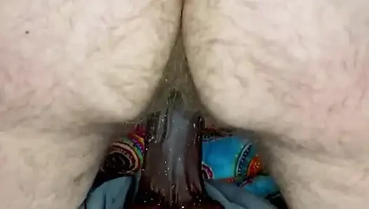 Cspot dildoya biniyor ve gün için güzel bir yüksek sesle ilk orgazm oluyor