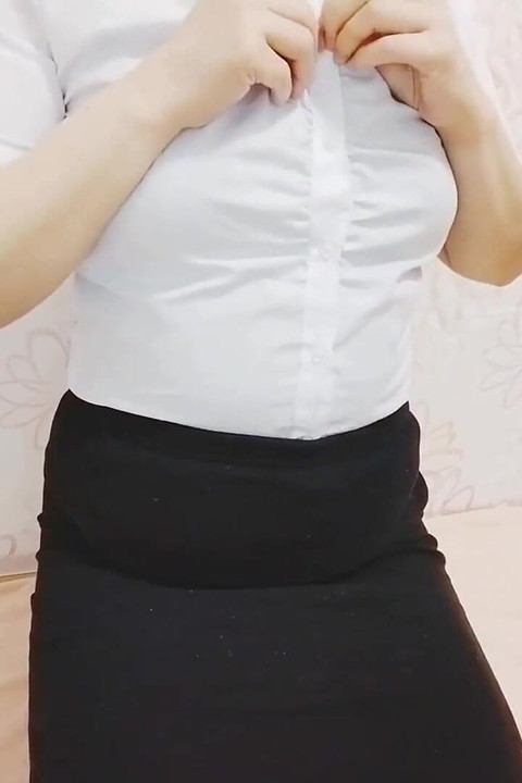 אישה נשואה מאוננת