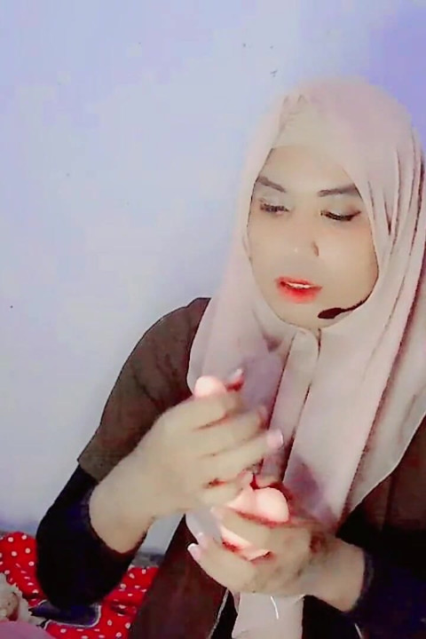 Keperawanan anal banci jilbab Indonesia hilang