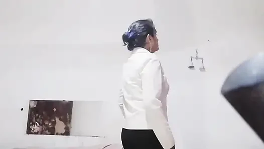 Ep1 Desi stiefmutter hat die kamera von stiefsohn gefunden und sie strippt