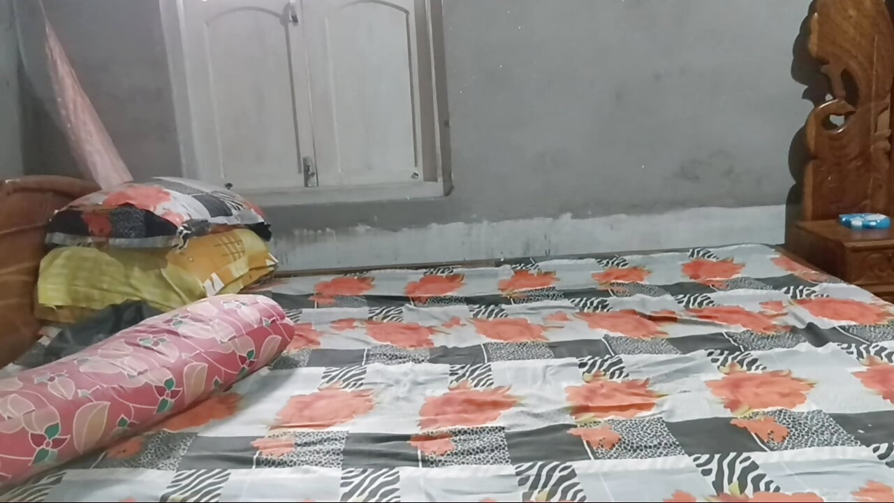 Dewar bhabi ghor pey sex barish time