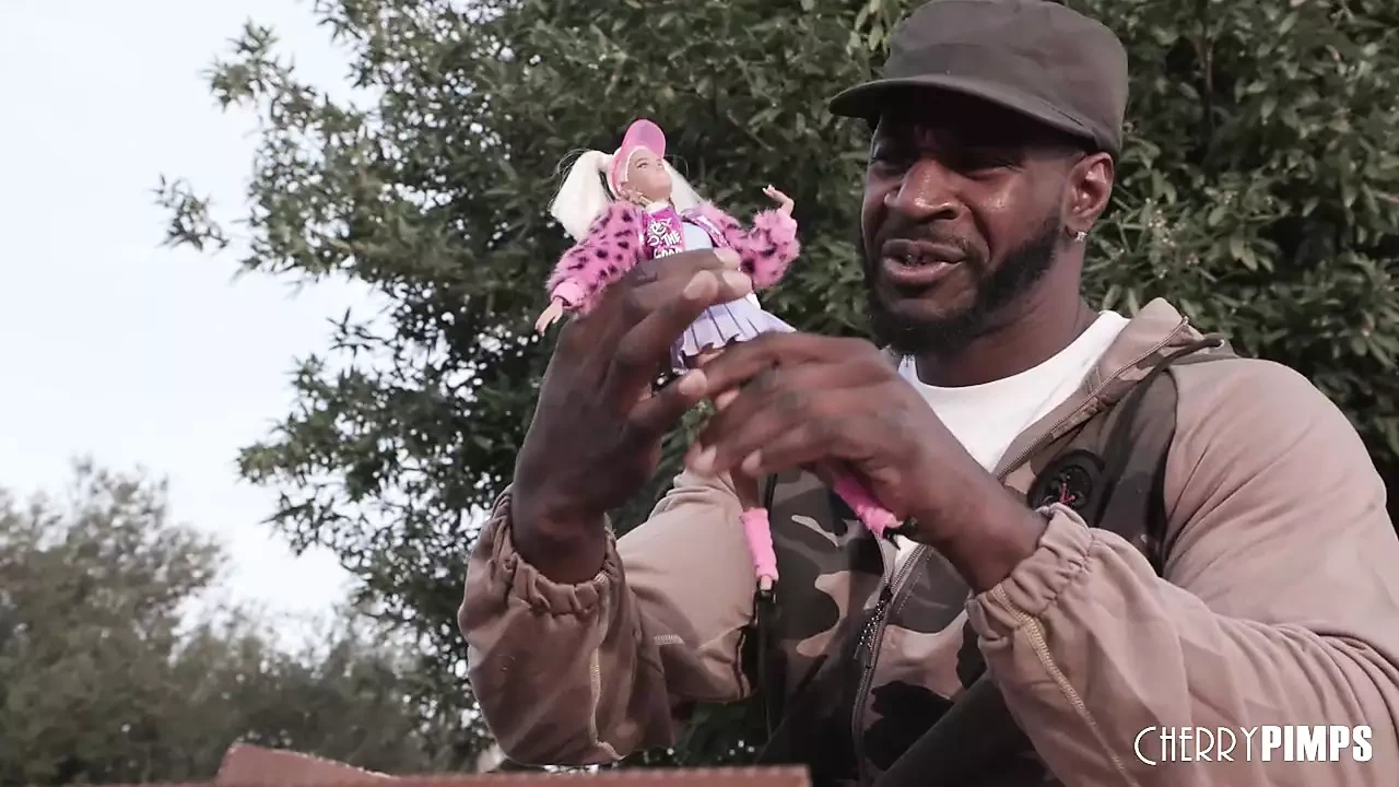 大黑鸡巴为娇小的金发女郎Emma Rosie被Jax Slayher抨击