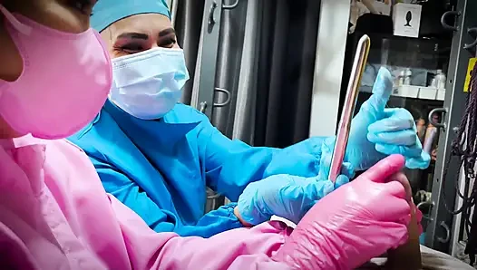 Mumi dan tersiksa oleh 2 perawat kejam