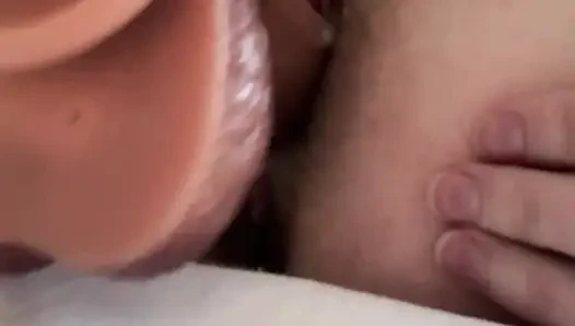 Fick meine nasse muschi nach dem sex mit sperma in einem dildo - sehr sahnige muschi-nahaufnahme