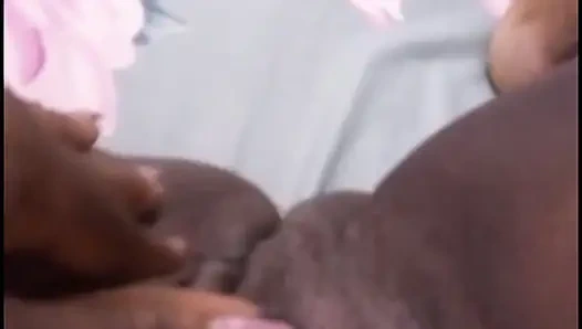 Baduero si cewek jalang, kembali bermain, ngentot memek itu tanpa henti.