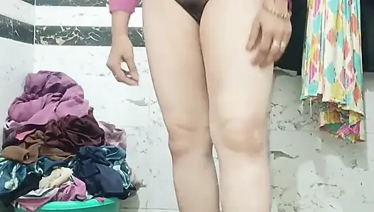 Priya si kakak ipar india lagi pamer pantat bahenolnya