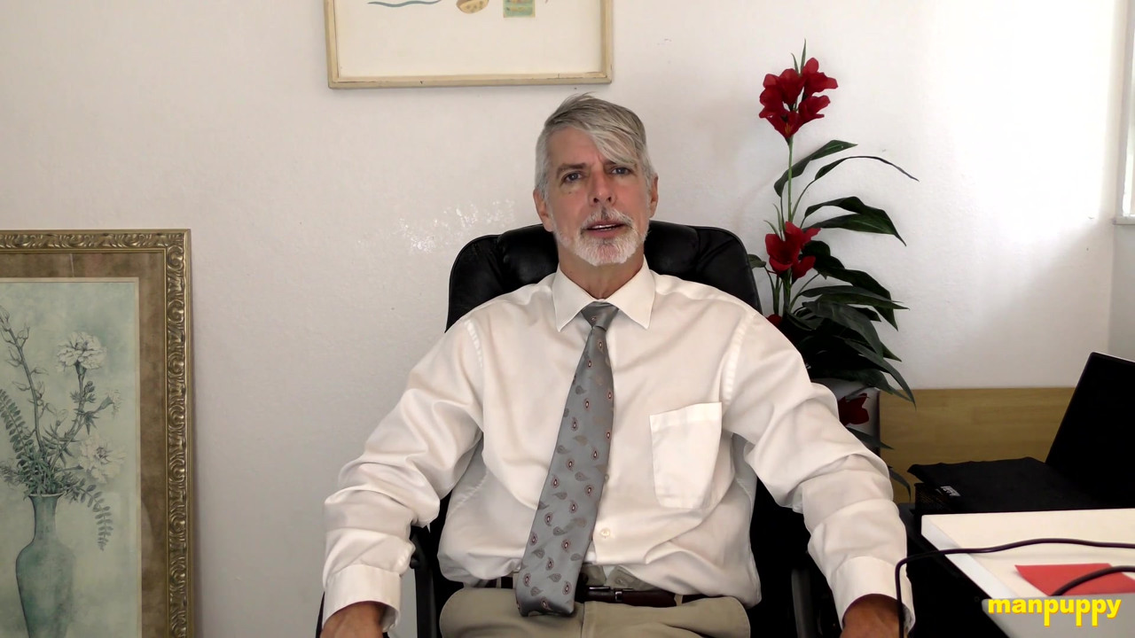 ManPuppy精神科医リチャード・レノックスが処女にオフィスでの射精セッションを教える