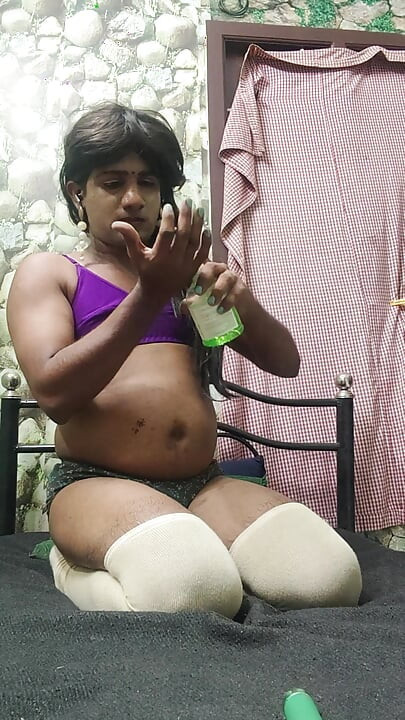 Des travesti indiens baisent avec Dildoo