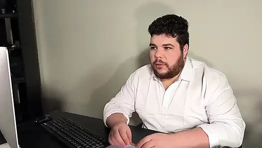 Patron, Clt'nin Çalışma Saatlerinde Mastürbasyon Yaptığını Ve Süt Israfı Yaptığını Görünce Öfkelenir