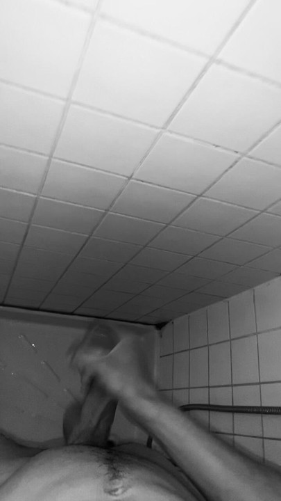 Eiaculazione sotto acqua calda 🥵