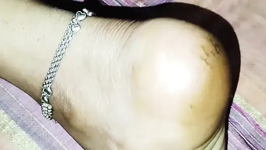 Suman Bhabhi ko nangi karke full body massage kiya.