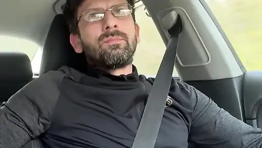 Bekleyemedi - orta yaşlı seksi kadın araba sürerken sakso ve elle muamele - halka açık arabada seks kingyordanov