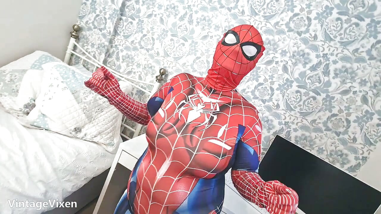 Halloween Với Người Phụ Nữ Nhện BBW Gợi Cảm Có Bộ Ngực Lớn Chín Muồi