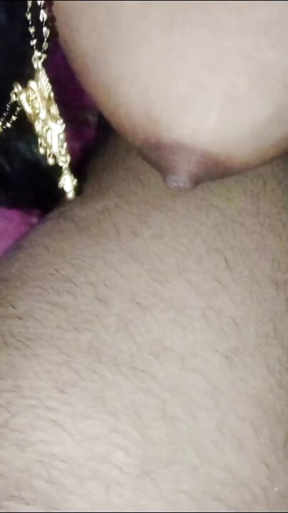 Desi bhabhi ko land munh mein dekhkar chut faadi