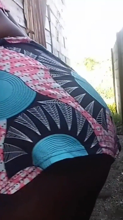 Desperate for a Pee Bouncing Pissing Outdoors Finger My Black Pussy