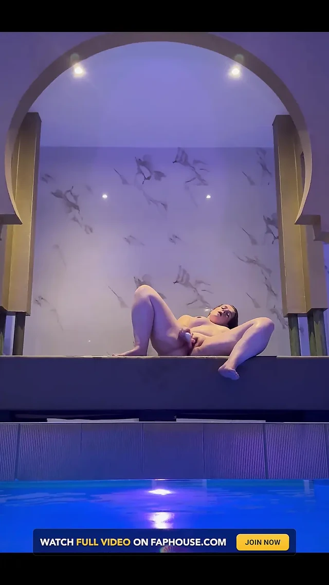 I Was so Horny in This Spa That I Had to Play with Myself