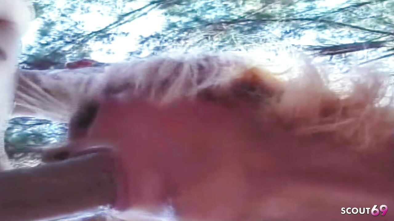 สาวสองตัวผอมผมบลอนด์นอกบ้านจากเดตทินเดอร์โดนเย็ดตูด