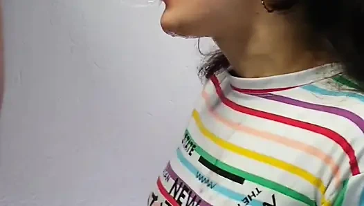 Tetanggaku yang nakal suka nyepong kontolku sampai tenggorokan.