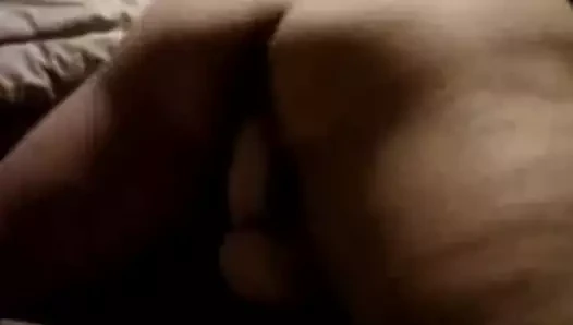 Bir yastığa yapay penisimi sürmek
