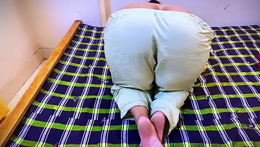 Collage mädchen beginnt Live-Show im hostel, als sie geil war