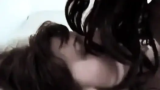 Ginger и Odette становятся грязными со страпоном