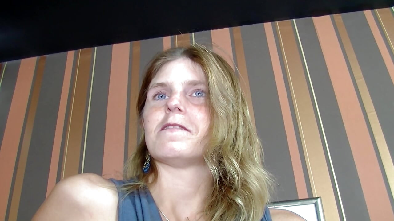 強壯醜陋的德國婊子獨自自慰