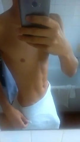 Hot skinny twink drops a towel