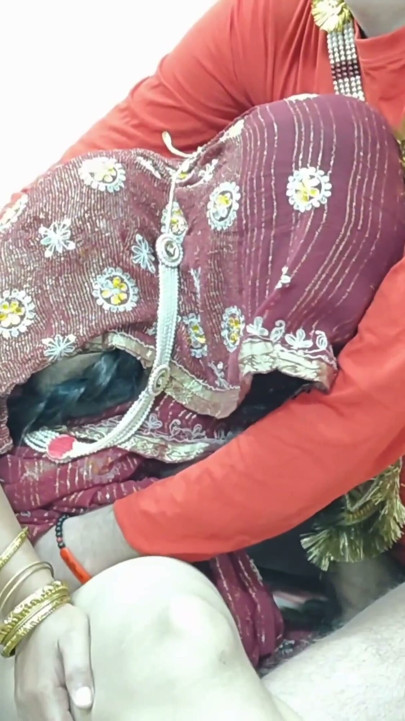 سوهاغرات هندية أول مرة سكس ساخن بنجالية مثيرة بابهي تتناك في سوهاغرات ساري أول سوهاغرات | المقطع 1