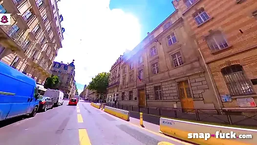 Kocası hizmetçisini ve erkek arkadaşını sikiyor (Fransız pornosu! SNAP-FUCK)