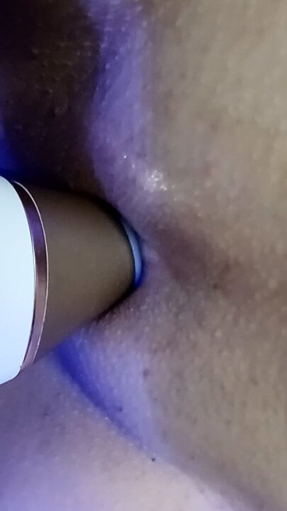 Up close clit sucking satisfier