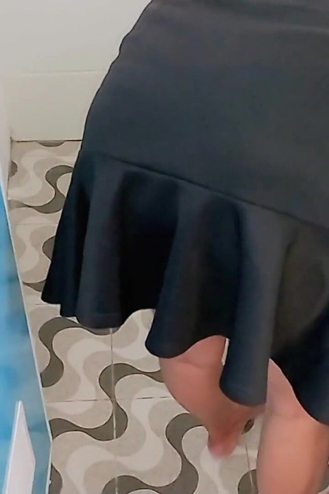 ダンドゥット歌手が中で射精するまでセックスされる(インドの中出しストーリー)