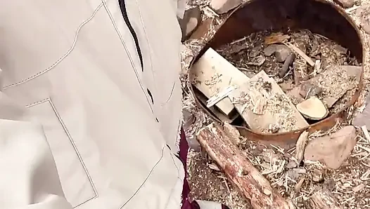 Dışarı Çıkıp Işeyen Amcık Ortaya Çıkıyor