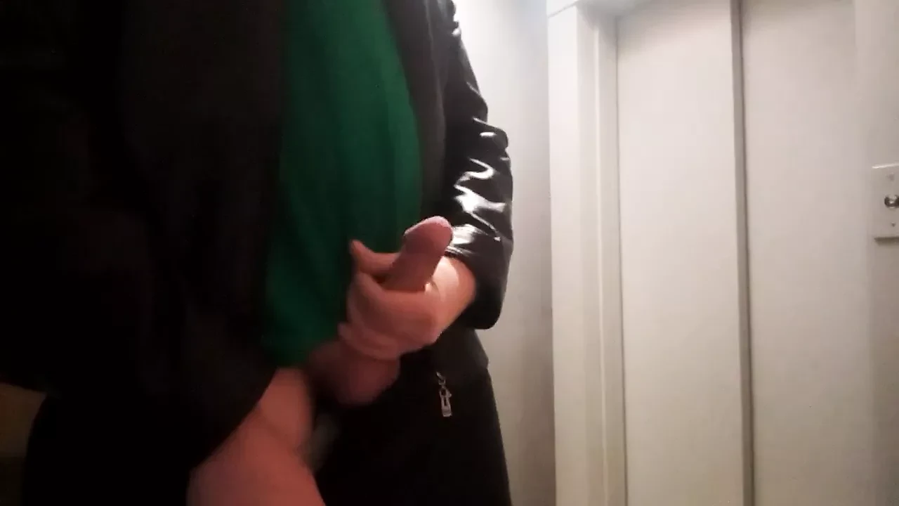 Heel moeilijk bij de lift