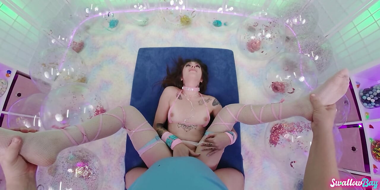 Sexy aluna Brenna Mckenna seduzindo professora para passar no exame