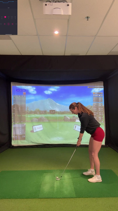 Tentando jogar golfe em um simulador com My Lush! Tentando não gozar enquanto eu balanço!